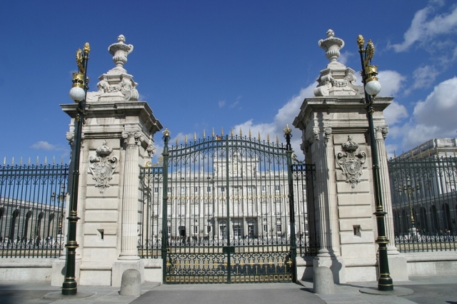 puerta de palacio